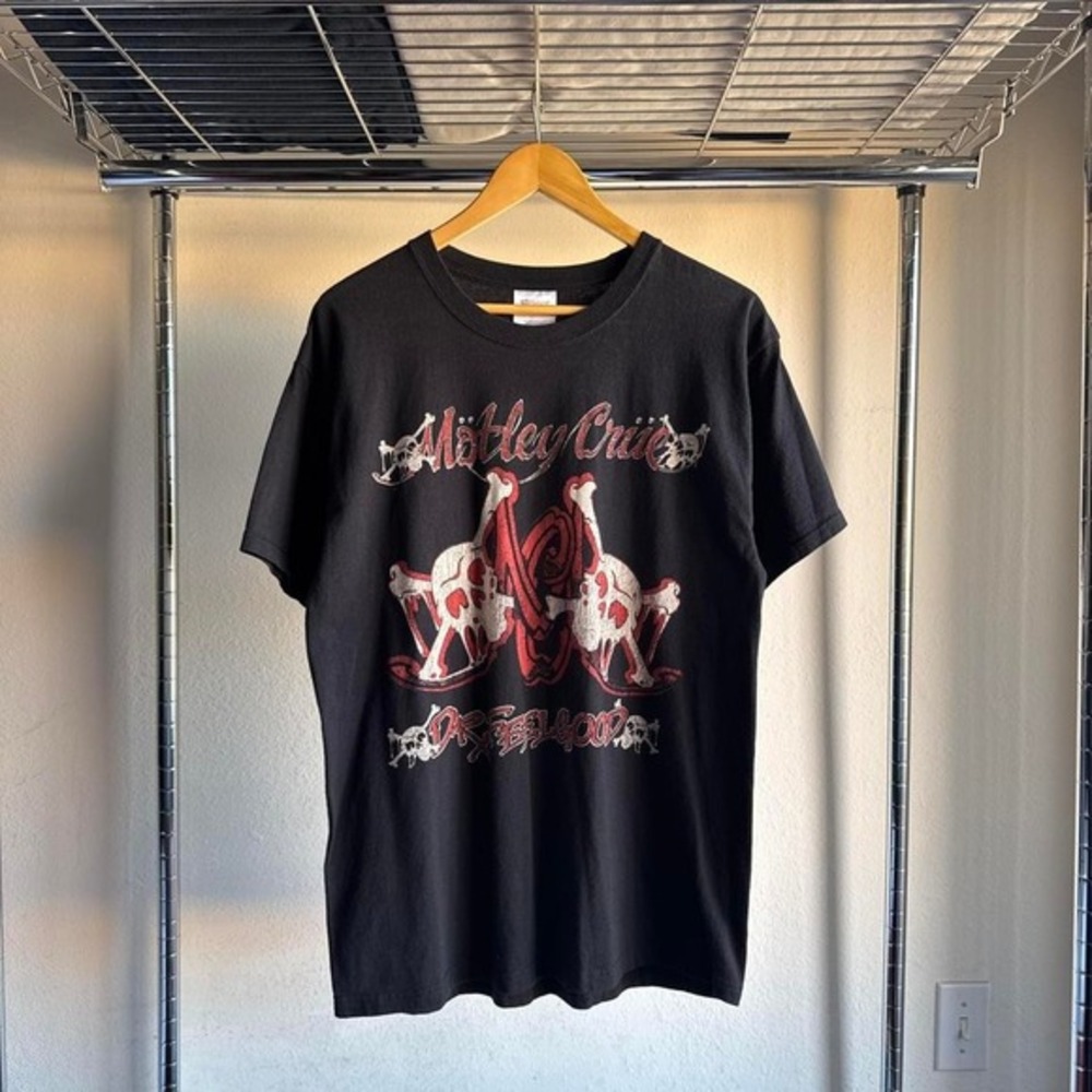 Vintage Y2K Motley Crue Dr. Feel Good Grunge Black and Red Graphic‎ Tee Shirt